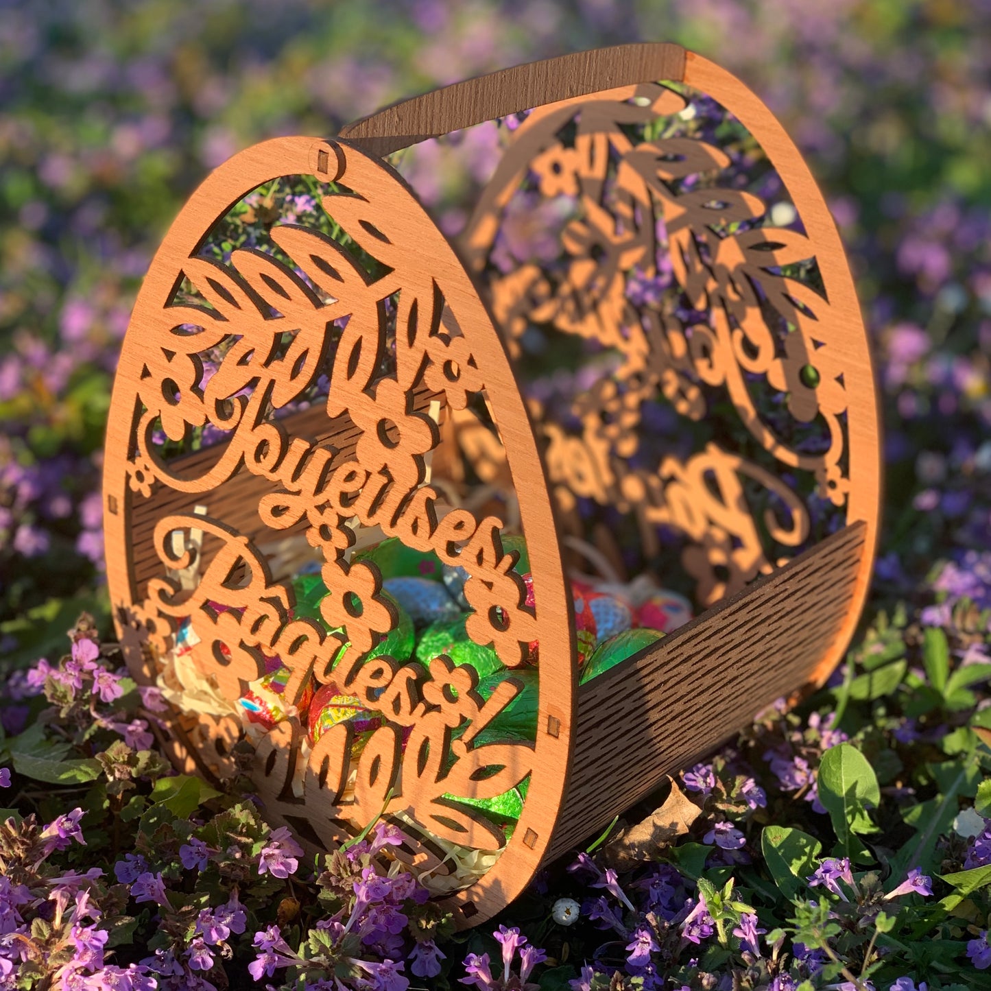 Panier ajouré "Joyeuses Pâques" – Bois raffiné effet dentelle 🐣🌷