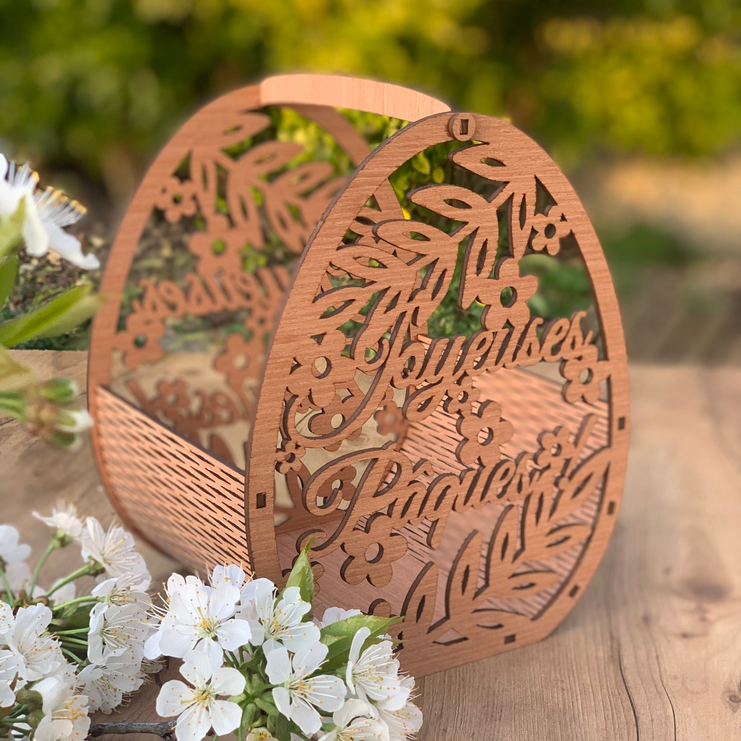 Panier ajouré "Joyeuses Pâques" – Bois raffiné effet dentelle 🐣🌷